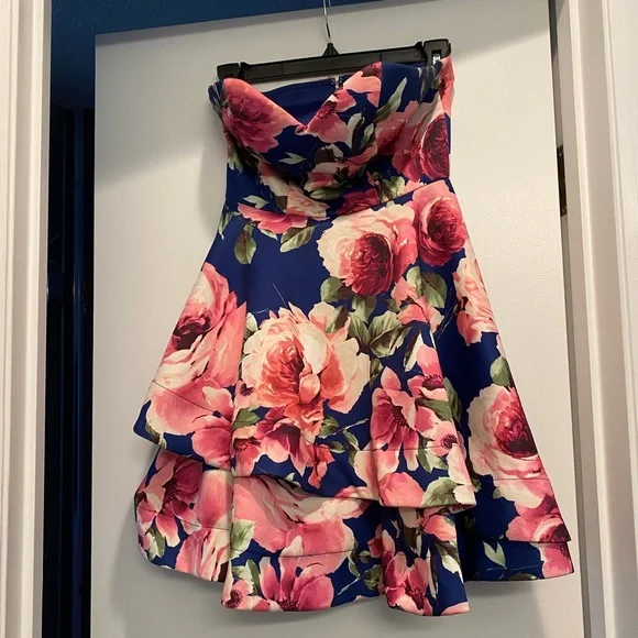 Dresses | Strapless Floral Homecoming Dress